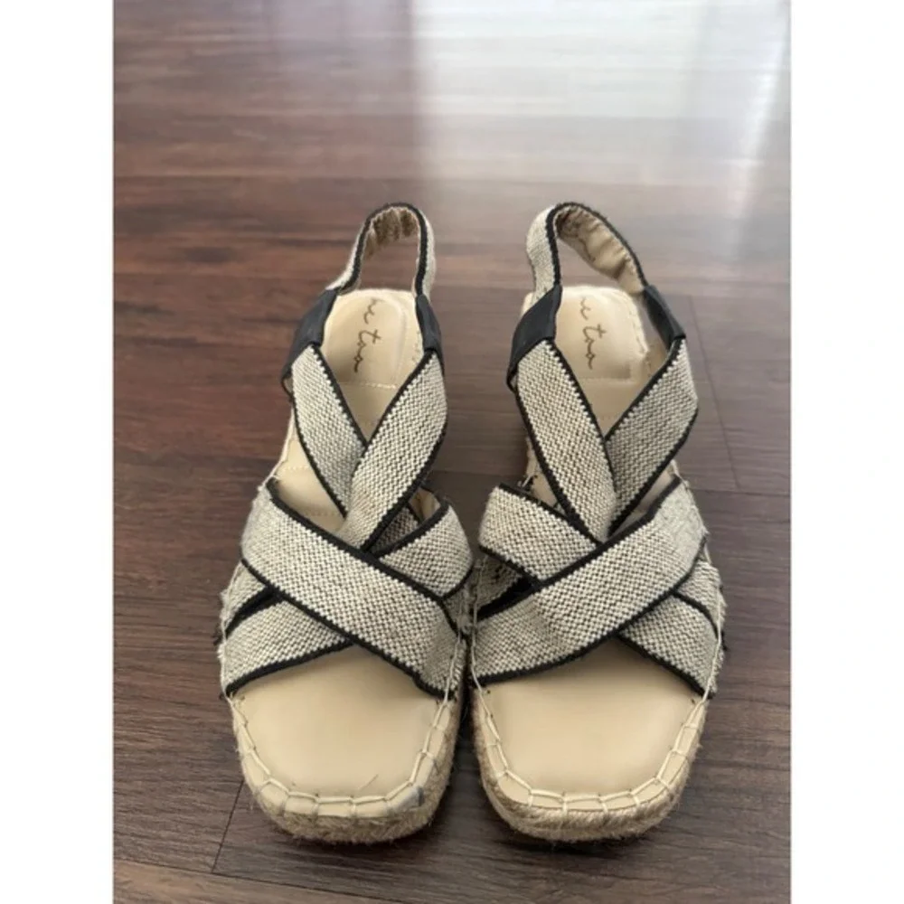 Me Too Cami Wedge‎ Sandal in Linen/Black